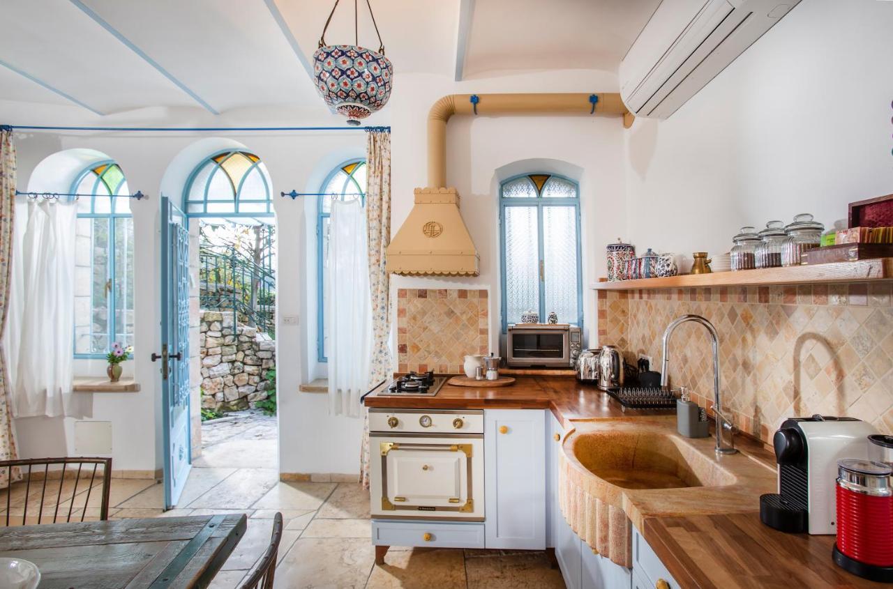 Above The Spring Bed & Breakfast Jerusalem Eksteriør bilde